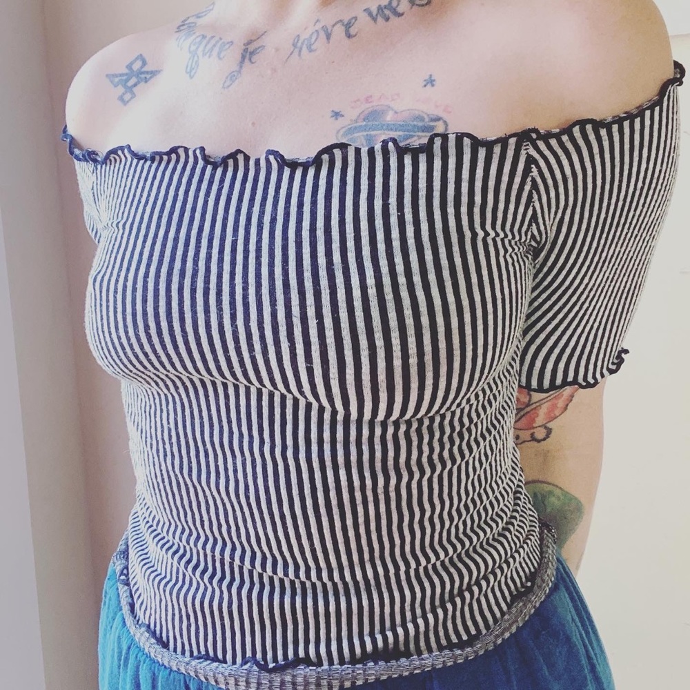 black & white striped romantic croptop🖤